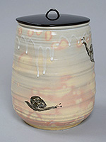 ܑ @Zq@Kiyomizu Rokube 5th^嗋G{w@a water container with snails paintings